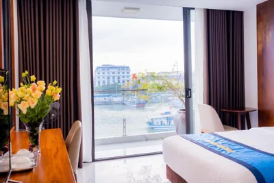 Habitación Doble Deluxe con balcón y vistas al mar — Hạ Long Land Hotel